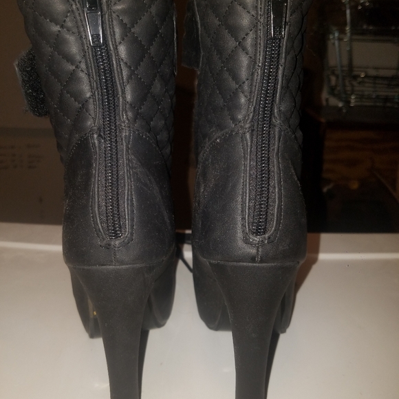 Boots - Picture 3 of 3